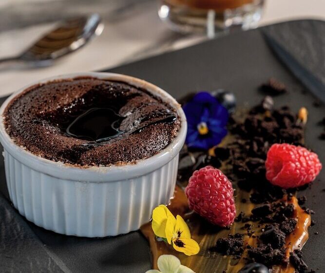 Hotel Cresanto Luxury Suites