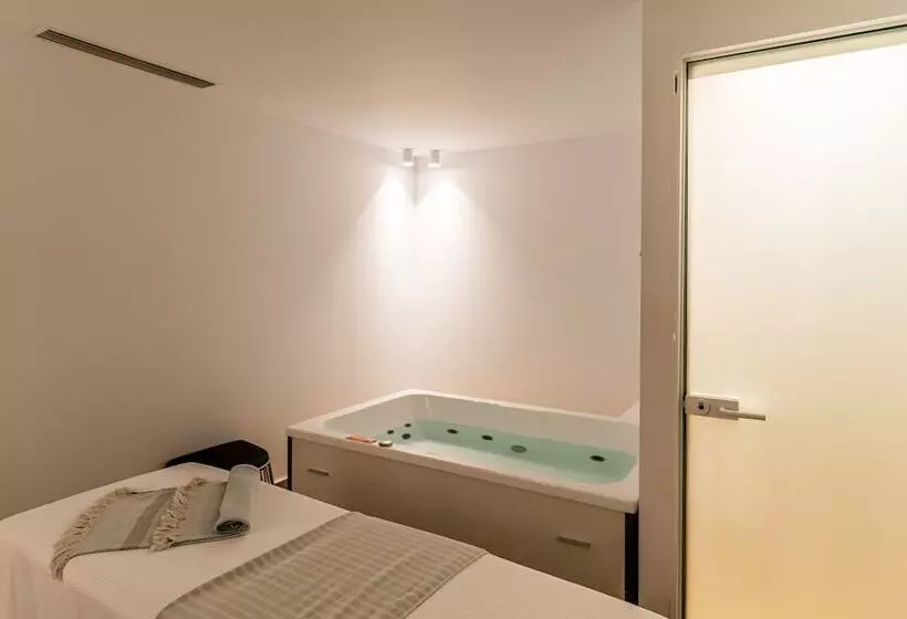 هتل Cresanto Luxury Suites