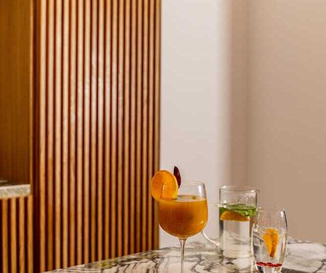 Hotel Cresanto Luxury Suites