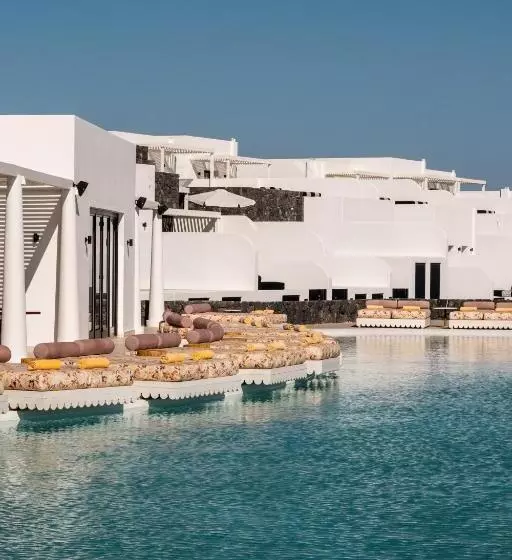 هتل Cresanto Luxury Suites