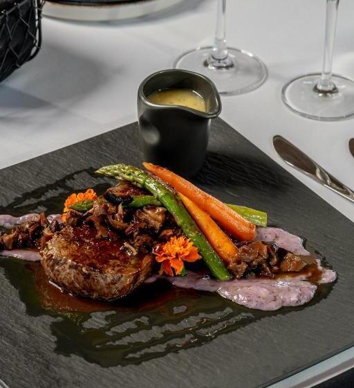 Hotel Cresanto Luxury Suites