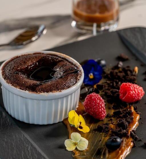 Hotel Cresanto Luxury Suites