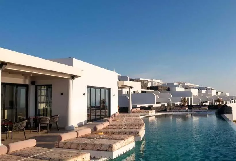 هتل Cresanto Luxury Suites