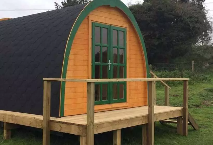 Hotelli Lovely Glamping Dream Pod In St Austell, Cornwall
