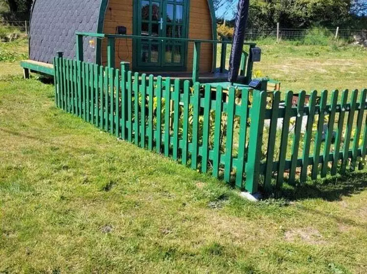 Hotelli Lovely Glamping Dream Pod In St Austell, Cornwall