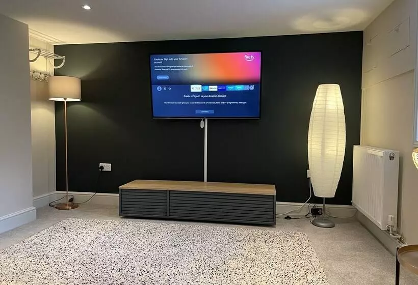 レジデンス Luxurious Victorian Villa With Parking, Sleeps Six