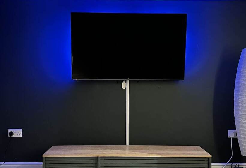 레지던스 Luxurious Victorian Villa With Parking, Sleeps Six