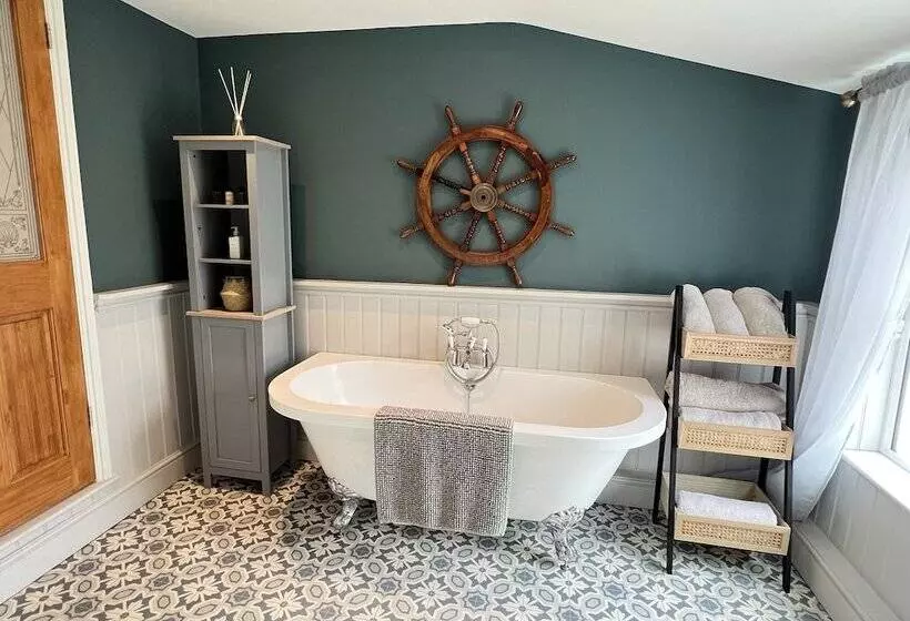 レジデンス Luxurious Victorian Villa With Parking, Sleeps Six