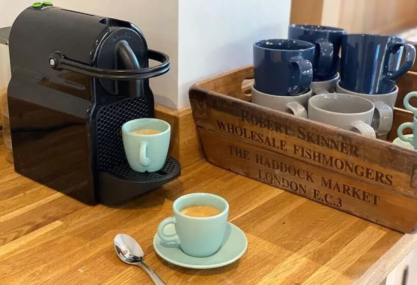 レジデンス Luxurious Victorian Villa With Parking, Sleeps Six