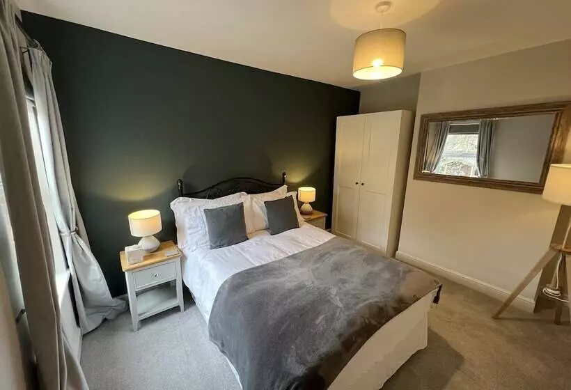 レジデンス Luxurious Victorian Villa With Parking, Sleeps Six