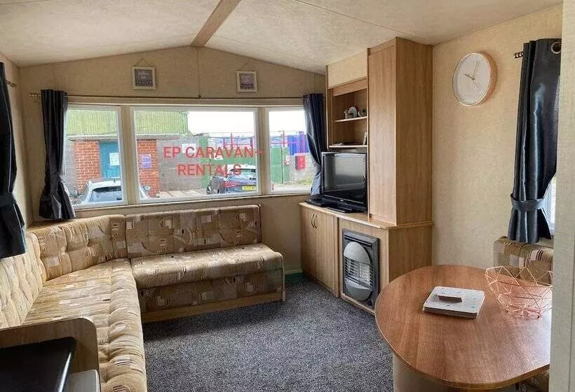 Lovely 3 Bed Caravan In Towyn
