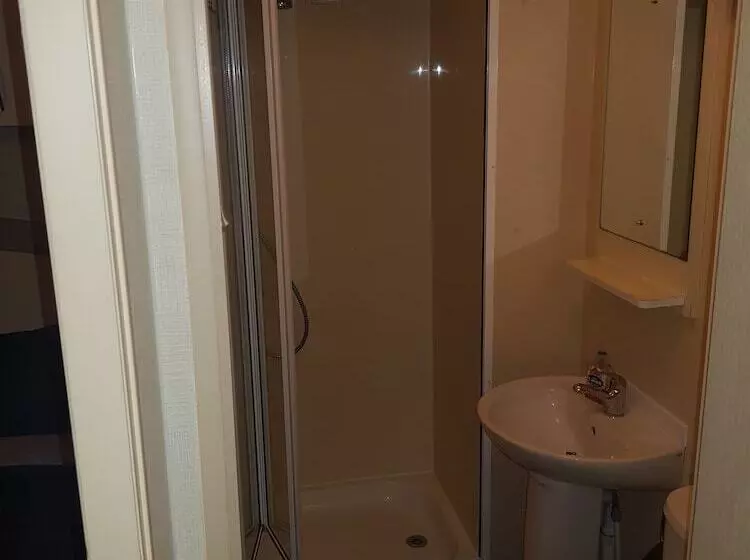 Lovely 3 Bed Caravan In Towyn