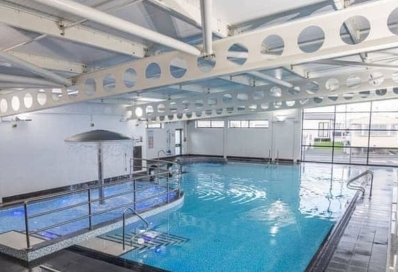 Lovely 3 Bed Caravan In Towyn