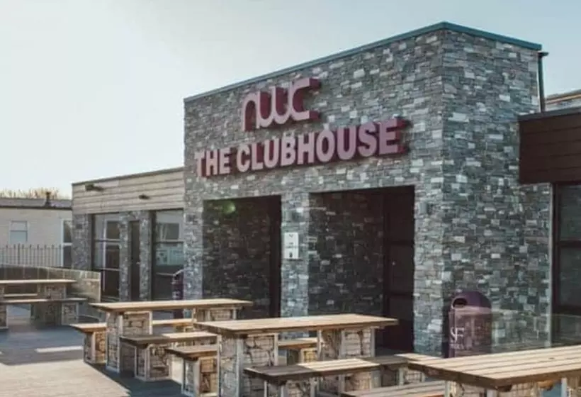 Lovely 3 Bed Caravan In Towyn