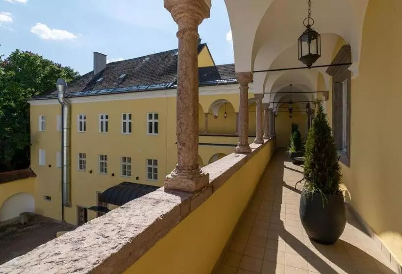 Отель Amedia Plaza Wels, Trademark Collection By Wyndham