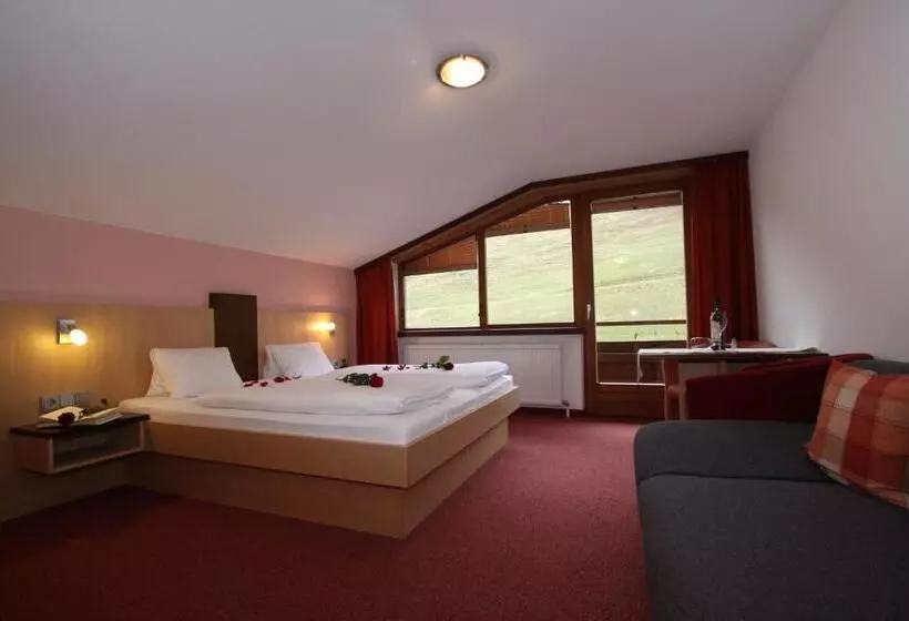 ホテル Garni Tirol