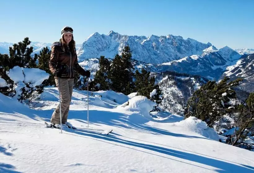 ホテル Garni Tirol