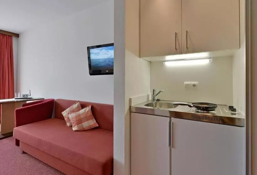 ホテル Garni Tirol