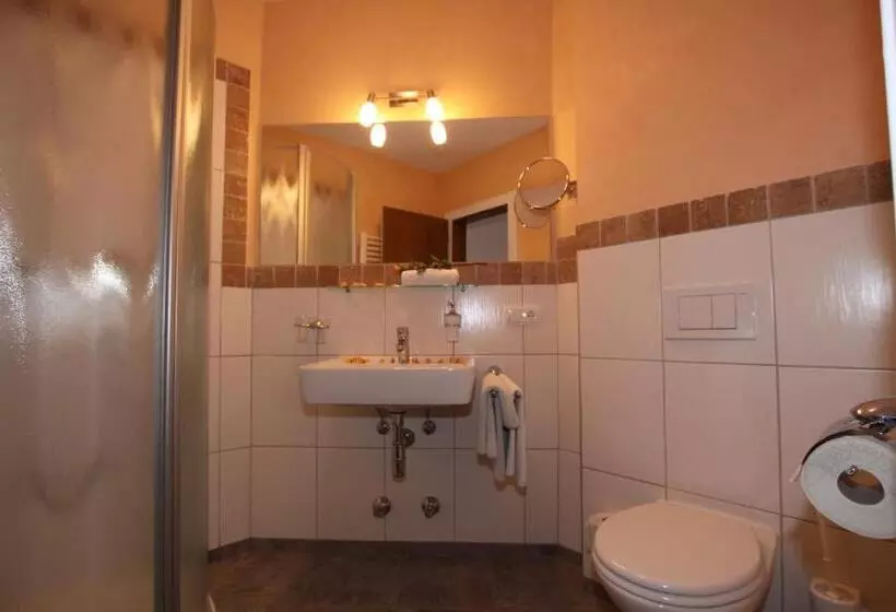 ホテル Garni Tirol