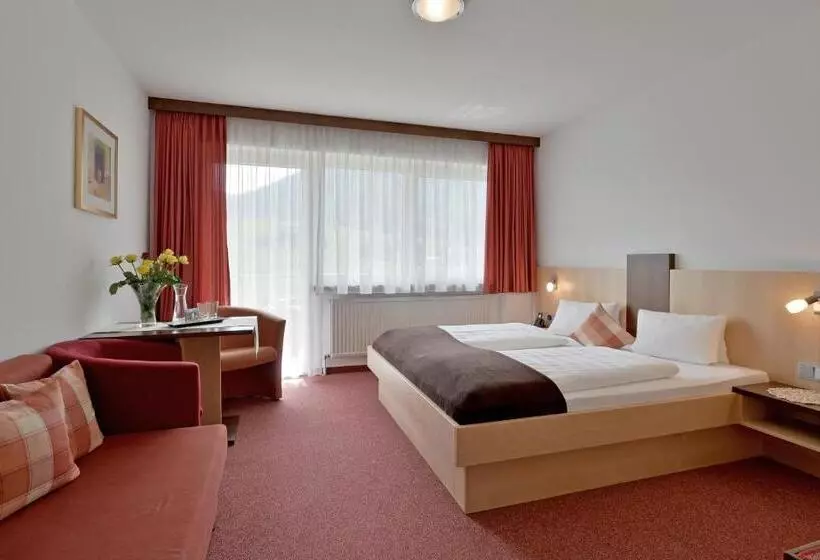 ホテル Garni Tirol