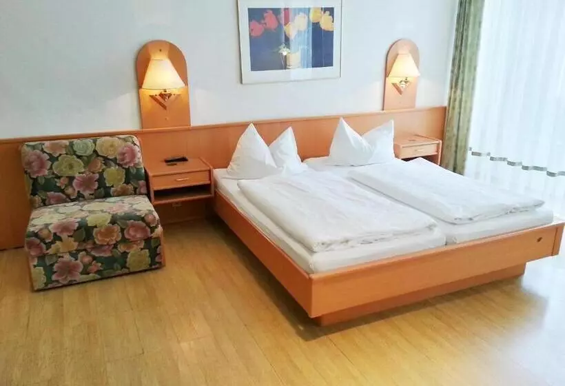 هتل Madar Café Restaurant Zum Fürsten