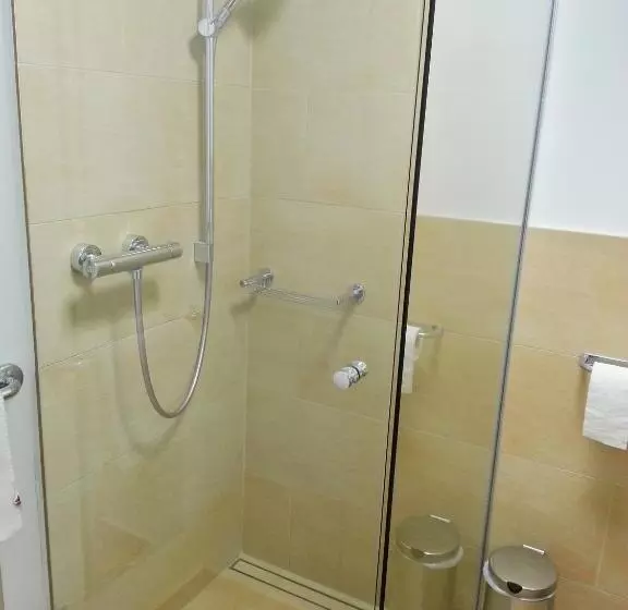 هتل Madar Café Restaurant Zum Fürsten