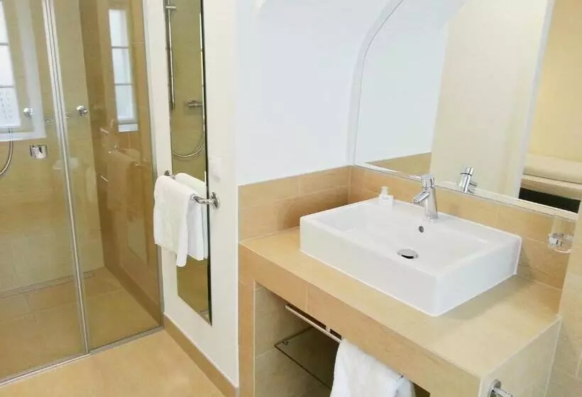 هتل Madar Café Restaurant Zum Fürsten