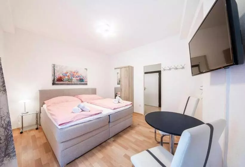 هتل Madar Café Restaurant Zum Fürsten