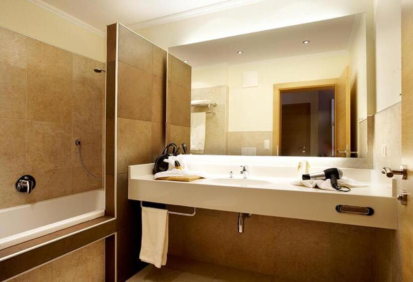 ホテル Sonnblick Apartments Und Zimmer   Nationalpark Sommercard Inklusive