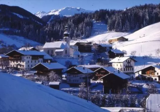 تختخواب و صبحانه Tegelhof Pension