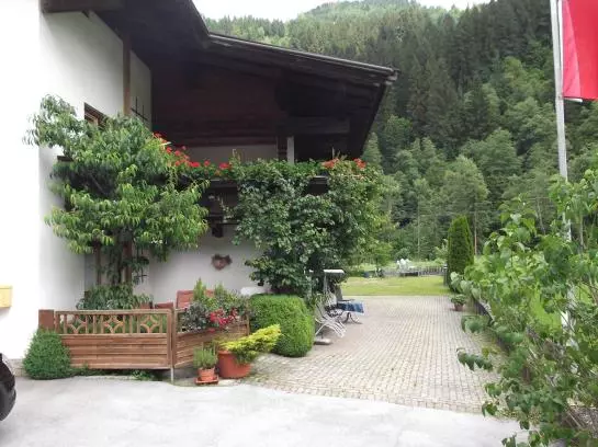 تختخواب و صبحانه Tegelhof Pension