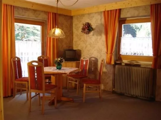 تختخواب و صبحانه Tegelhof Pension