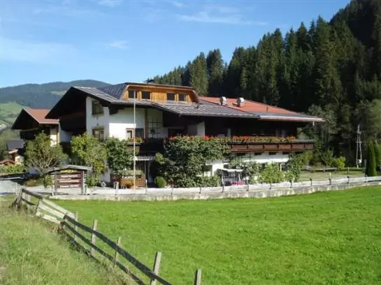 تختخواب و صبحانه Tegelhof Pension