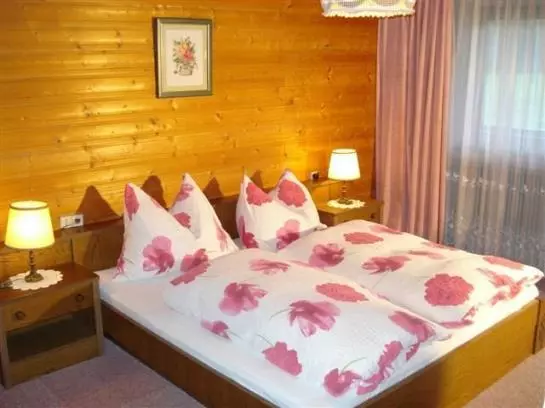 تختخواب و صبحانه Tegelhof Pension