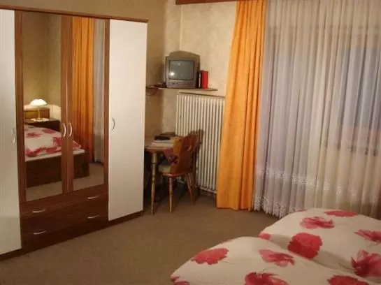 تختخواب و صبحانه Tegelhof Pension
