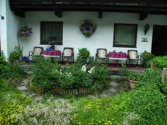 تختخواب و صبحانه Tegelhof Pension