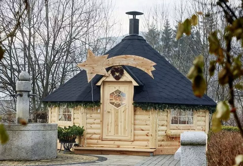 Отель Vier Jahreszeiten Wellnessresort Achensee