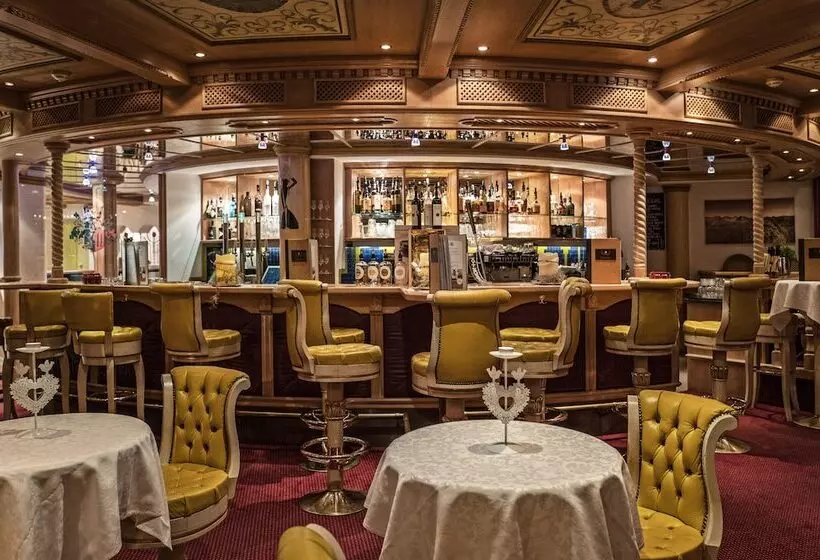 Отель Vier Jahreszeiten Wellnessresort Achensee