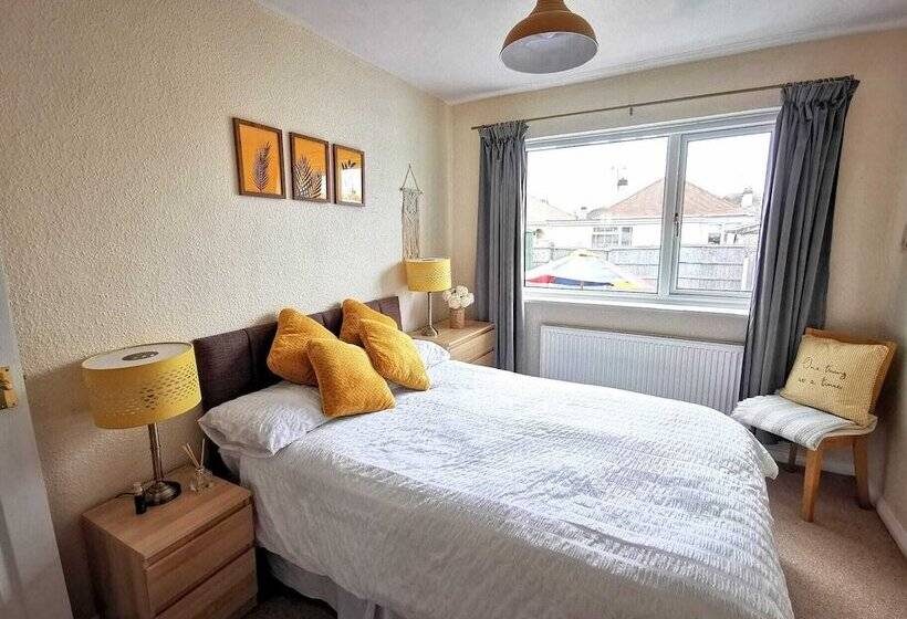 Beachcomber Seafront Pet Friendly Cottage