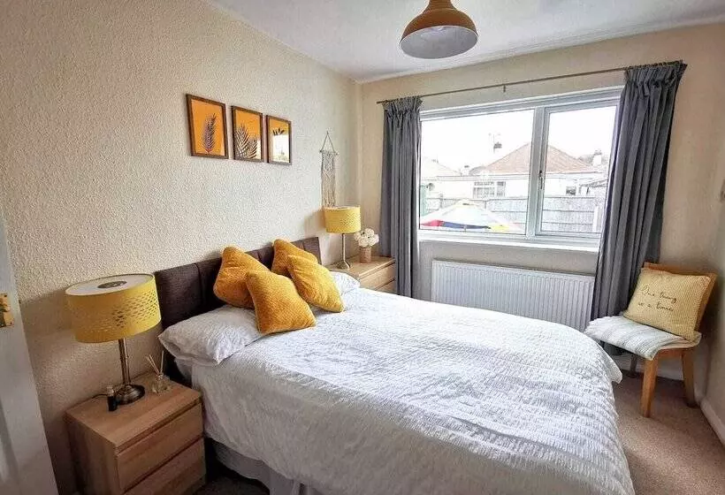 Beachcomber Seafront Pet Friendly Cottage