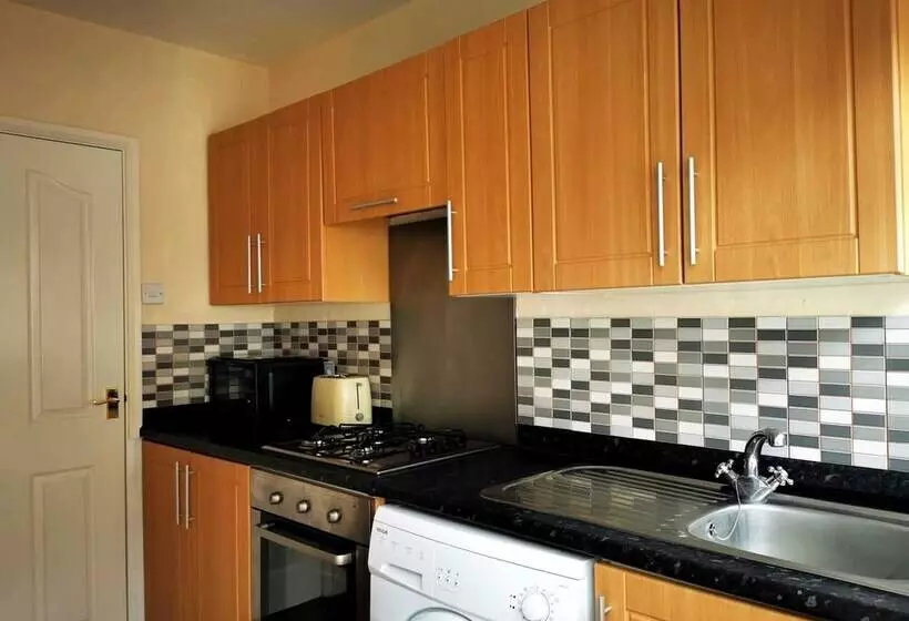 Beachcomber Seafront Pet Friendly Cottage