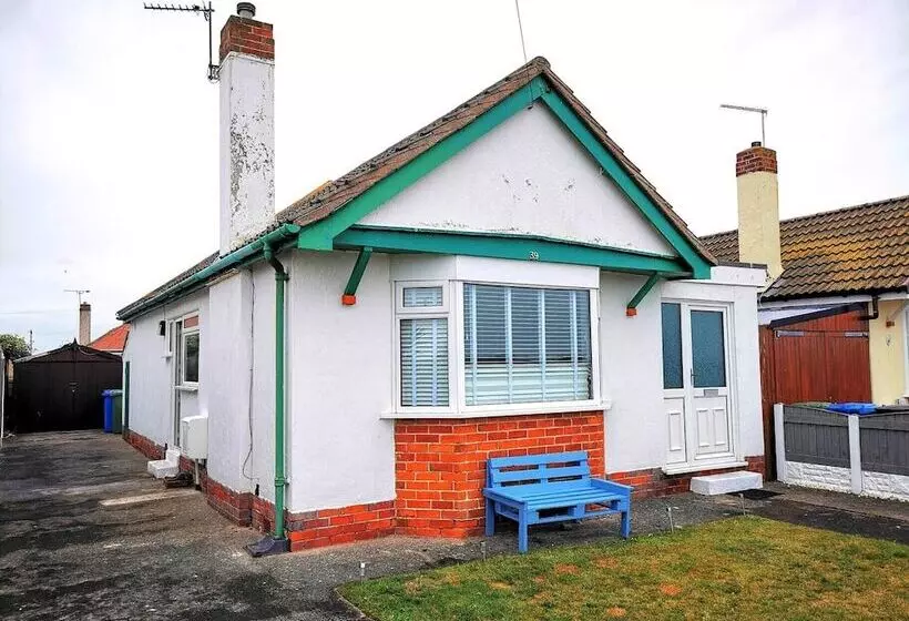 Beachcomber Seafront Pet Friendly Cottage