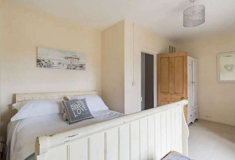 Beautiful Sea Front Cottage In The Ocean City