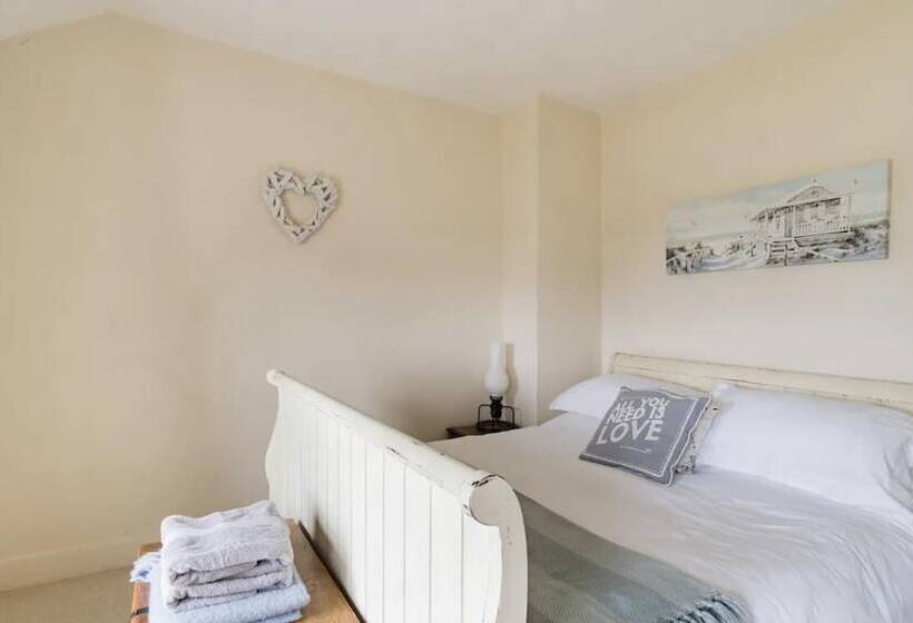 Beautiful Sea Front Cottage In The Ocean City