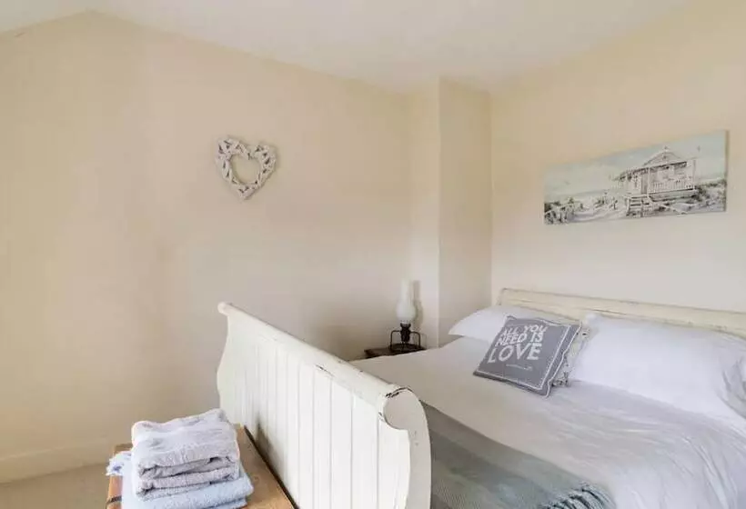 Beautiful Sea Front Cottage In The Ocean City