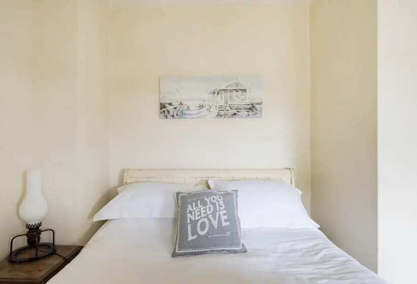 Beautiful Sea Front Cottage In The Ocean City