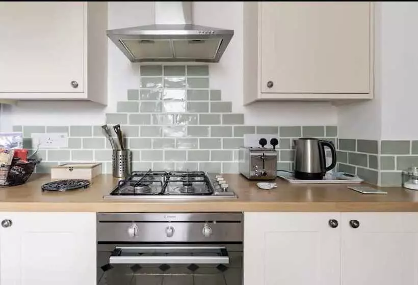 Beautiful Sea Front Cottage In The Ocean City