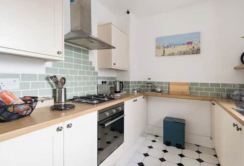 Beautiful Sea Front Cottage In The Ocean City