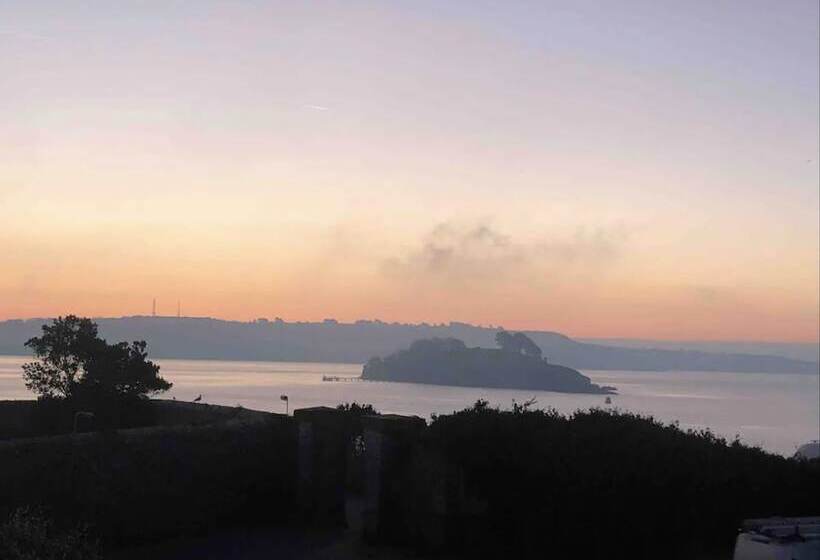 Beautiful Sea Front Cottage In The Ocean City