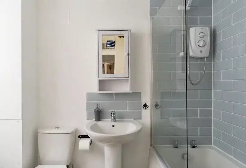 Beautiful Sea Front Cottage In The Ocean City